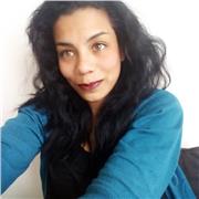 Docente de filosofía, con experiencia en expresión lingüística, lectura dramática y desarrollo de la pregunta filosófica